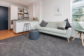 QV Cosy in the Viaduct (1093)